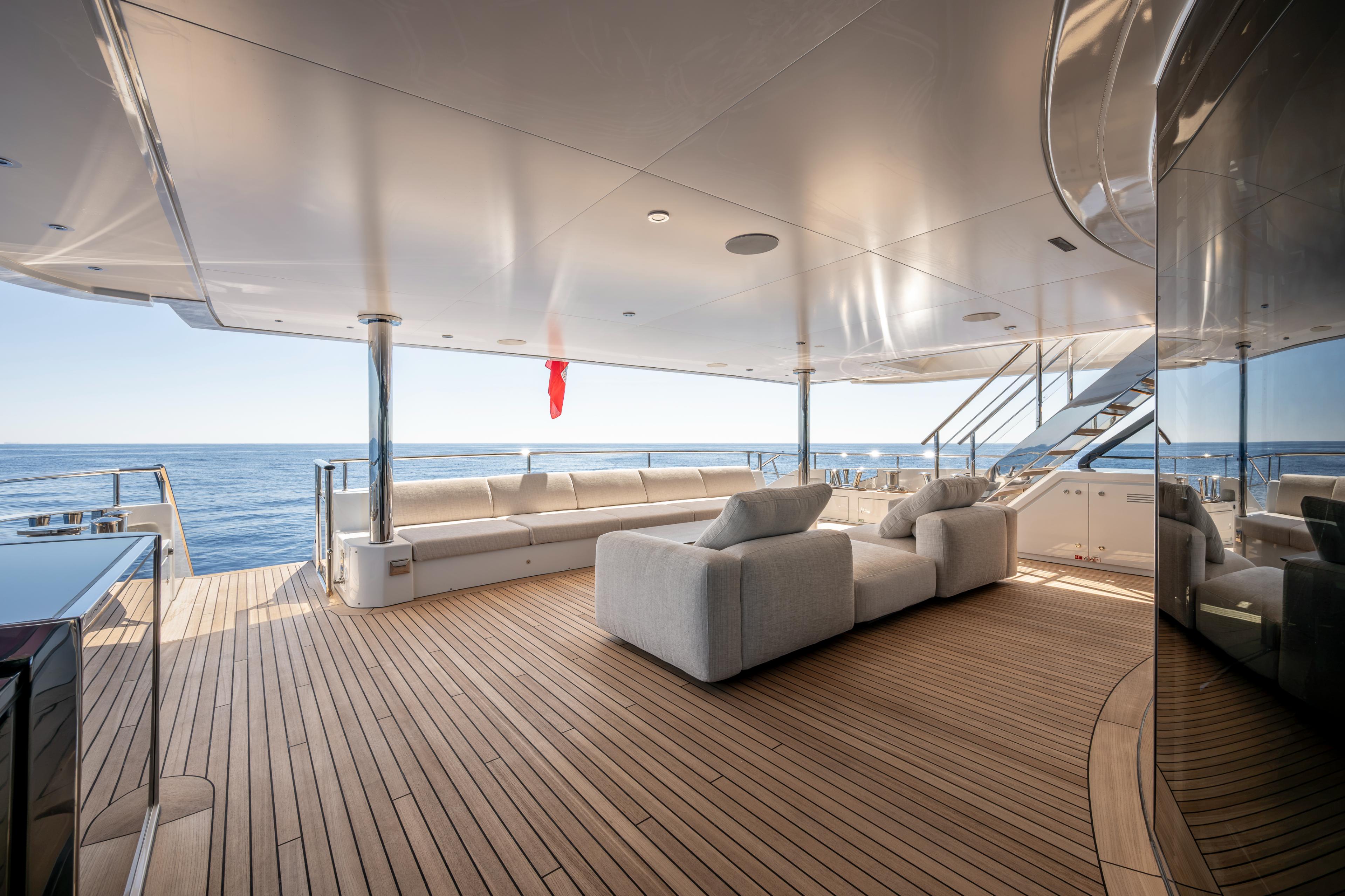 LUMINA motor yacht for Sale by Fraser Yachts, built by BENETTI