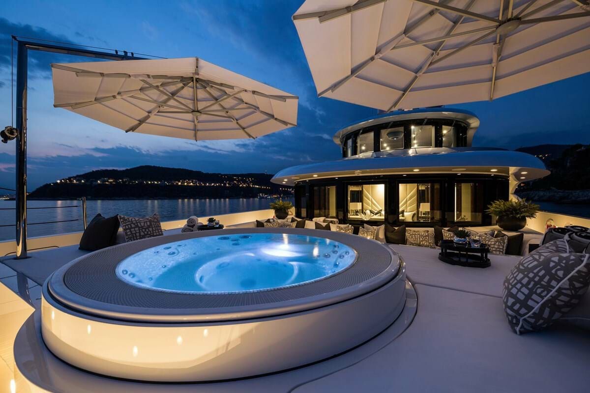 Aboard SOUNDWAVE a 206ft (63m) luxury motor yacht , built by BENETTI in 2015