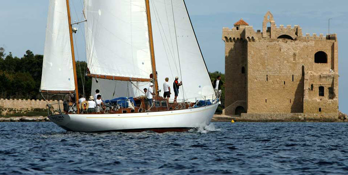 Aboard GIANNELLA a 64ft (19.6m) luxury sailing yacht for Sale available with Fraser Yachts, built by SANGERMANI in 1966