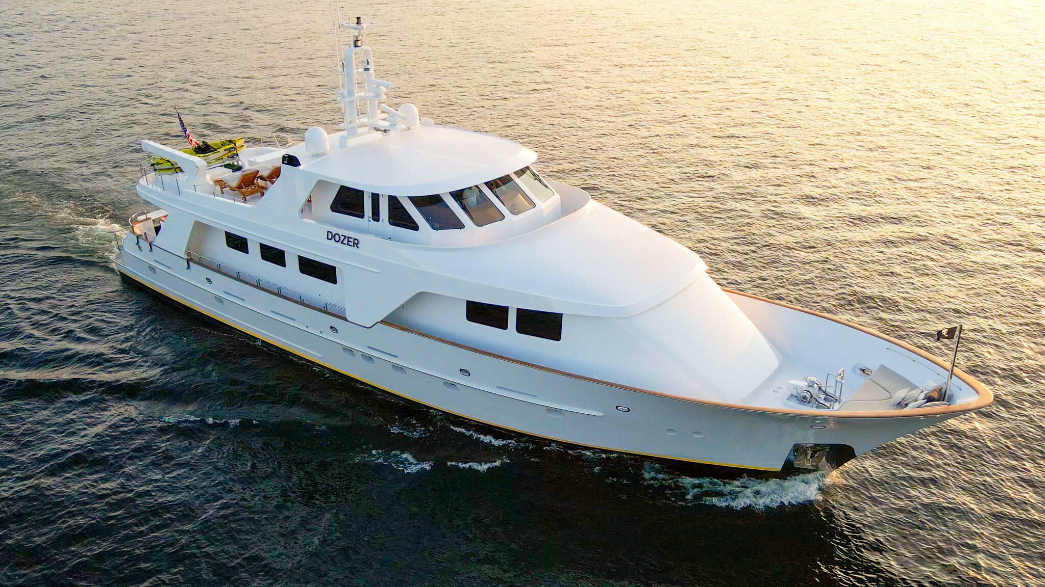 Aboard DOZER a 98ft (29.87m) luxury motor yacht for Sale available with Fraser Yachts, built by QUEENSHIP YACHTS in 1993