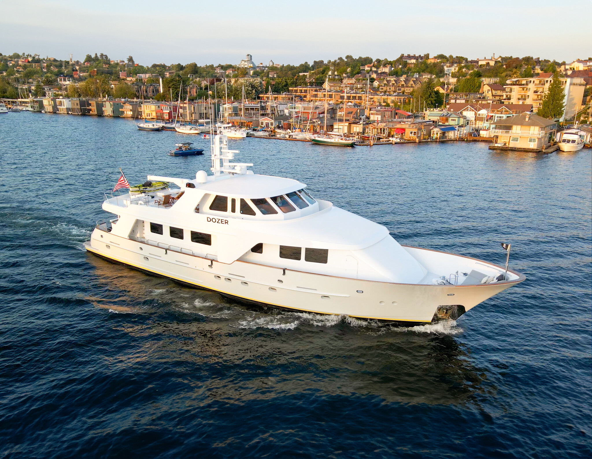 Aboard DOZER a 98ft (29.87m) luxury motor yacht for Sale available with Fraser Yachts, built by QUEENSHIP YACHTS in 1993