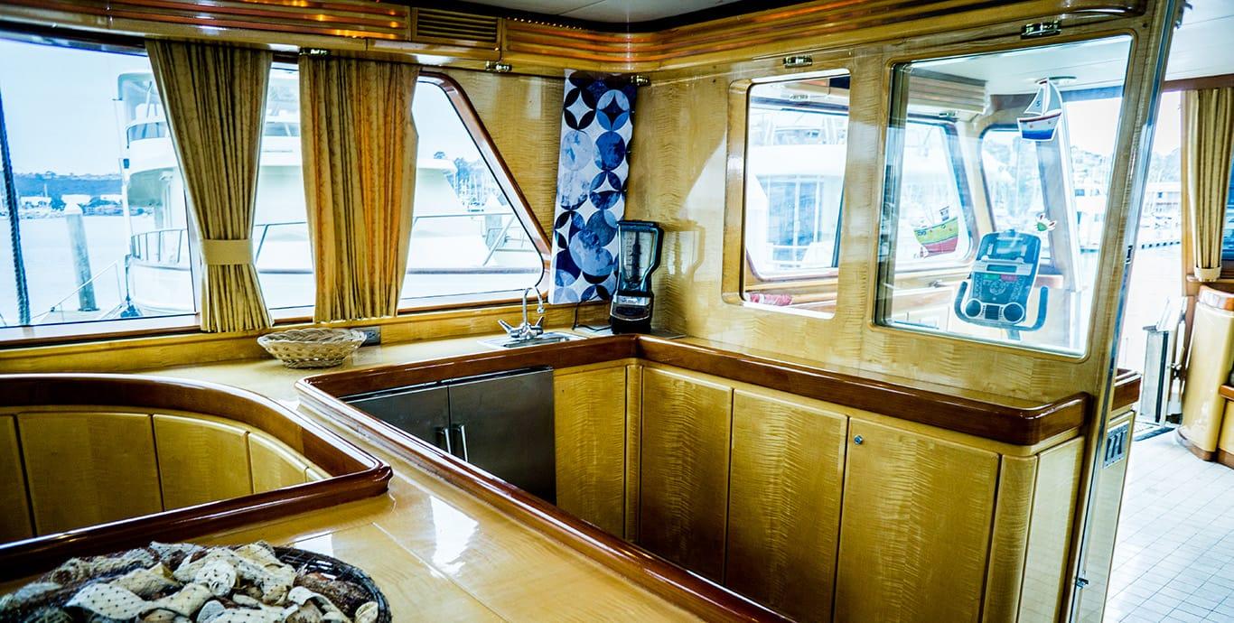 Aboard GOLDEN ROSE a 92ft (28.04m) luxury motor yacht , built by ORTONA NAVI in 1989