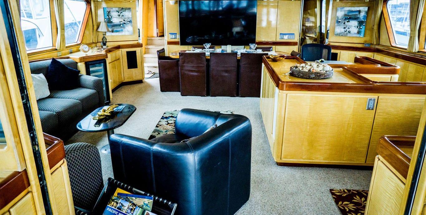 Aboard GOLDEN ROSE a 92ft (28.04m) luxury motor yacht , built by ORTONA NAVI in 1989