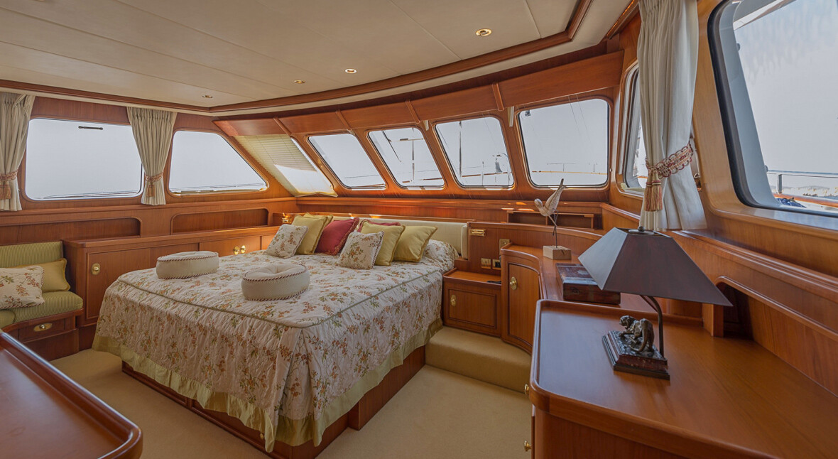 LA REINA DEL MAR motor yacht by Fraser Yachts, built by ROYAL HAKVOORT SHIPYARD