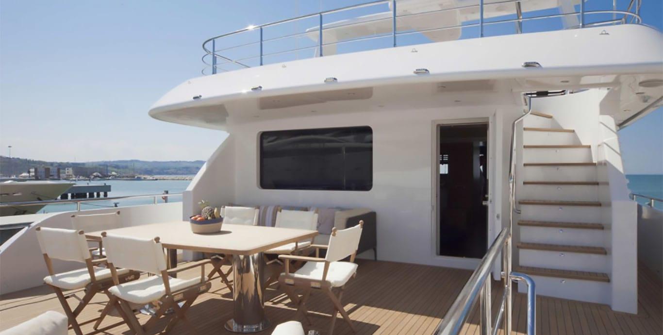 Aboard 3D a 95ft (28.95m) luxury motor yacht , built by CANTIERE DELLE MARCHE in 2013