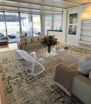 https://media.fraseryachts.com/Yachts/Y2627_MC_MC/images/yachtfolio/stella-maris-main-salon-library-new-decor_260386-V8Nn9vMS.jpg?vh=274d33&w=310
