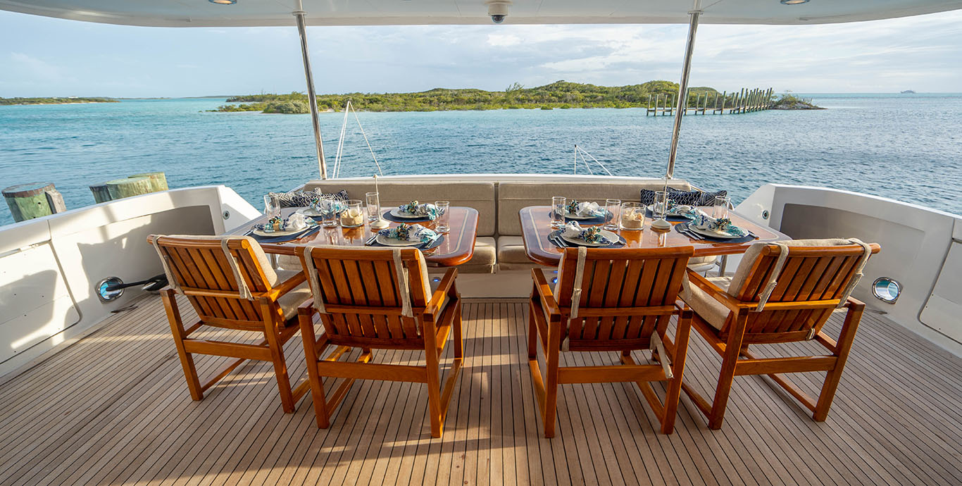 Aboard TIE BREAKER a 100ft (30.48m) luxury motor yacht for Sale available with Fraser Yachts, built by HATTERAS in 2002