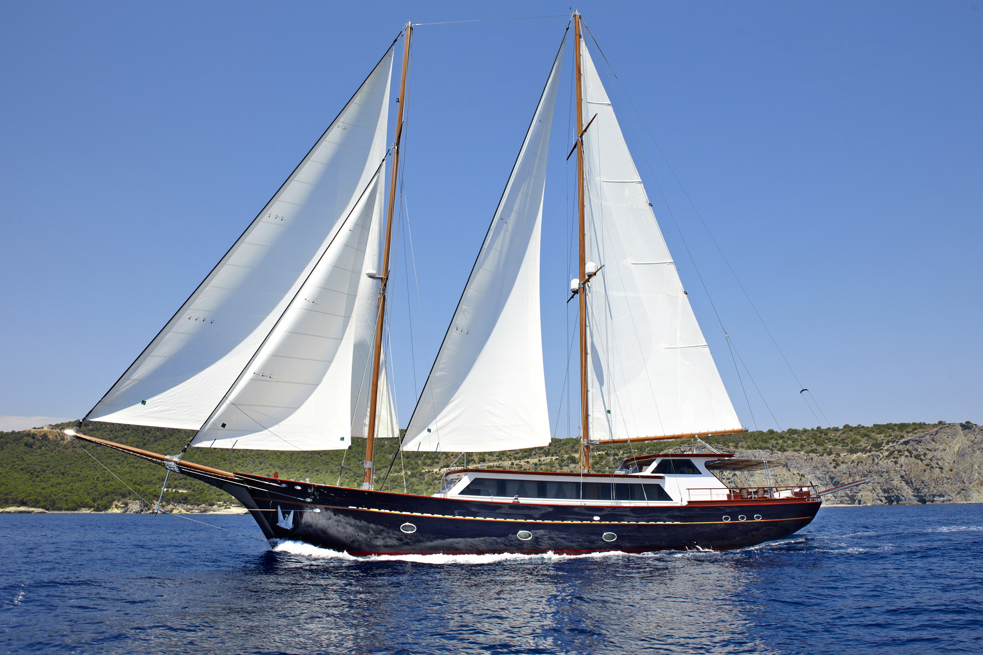 Aboard IRAKLIS L a 116ft (35.5m) luxury sailing yacht , built by PERAMA in 2009