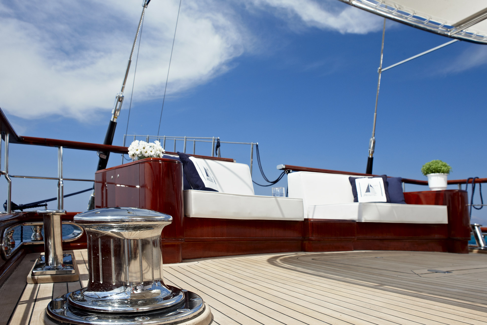 Aboard IRAKLIS L a 116ft (35.5m) luxury sailing yacht , built by PERAMA in 2009