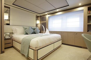 https://media.fraseryachts.com/Yachts/Y284_SP_MC/images/yachtfolio/willow-guest-cabin_66347-mKpVmQjk.jpg?vh=1d829f&w=310