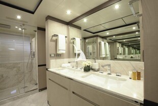https://media.fraseryachts.com/Yachts/Y284_SP_MC/images/yachtfolio/willow-master-en-suite-bathroom_66342-67KfhnEG.jpg?vh=8a5aa8&w=310