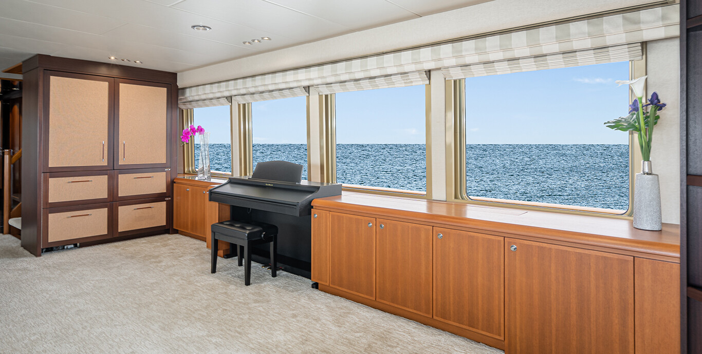 Aboard AFTERGLOW a 126ft (38.4m) luxury motor yacht for Sale available with Fraser Yachts, built by CHRISTENSEN in 1992