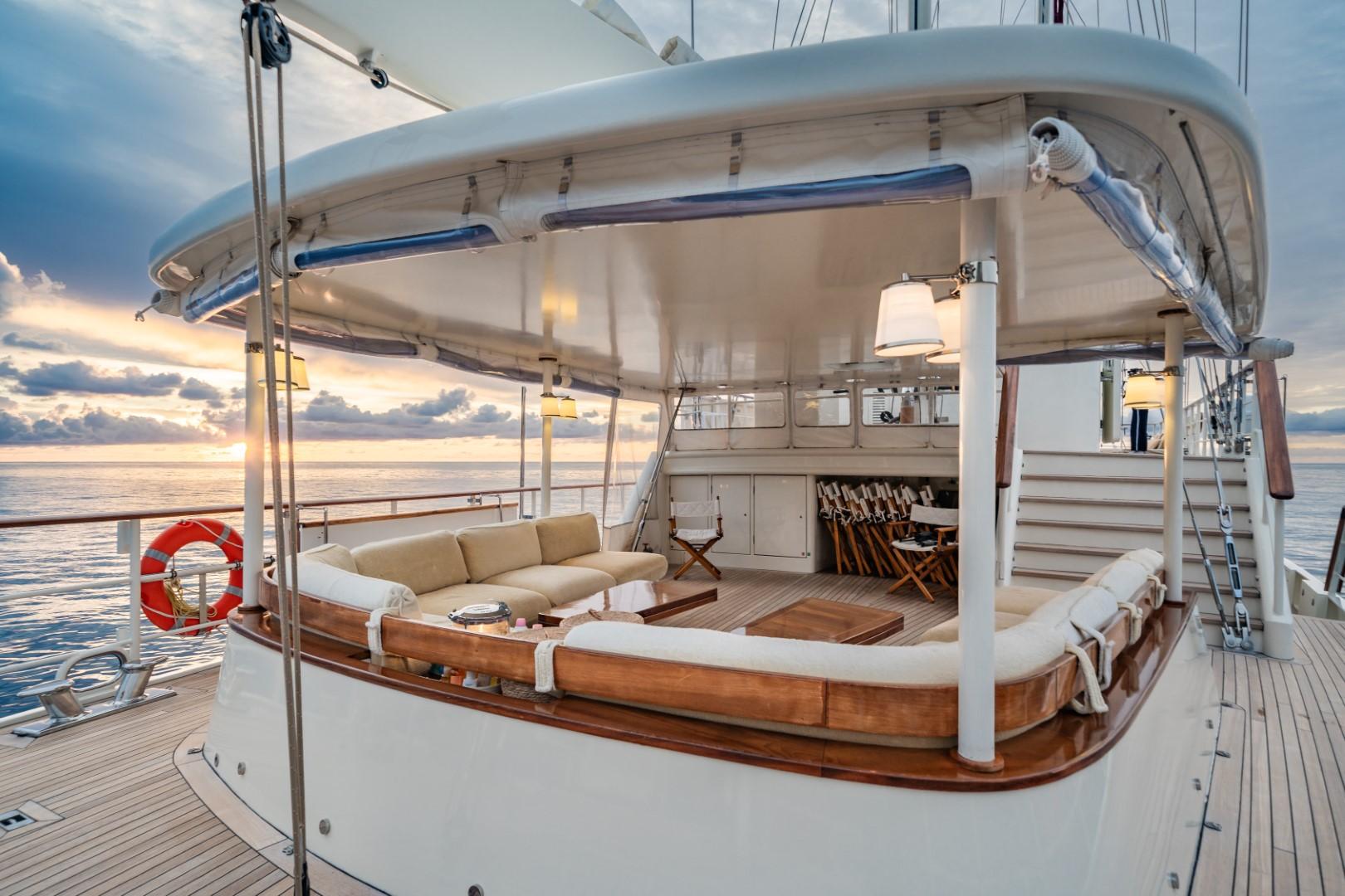 5_DIONE STAR_AFT LOUNGE & DINING AREA (Large)-BTqQuLp1.jpg