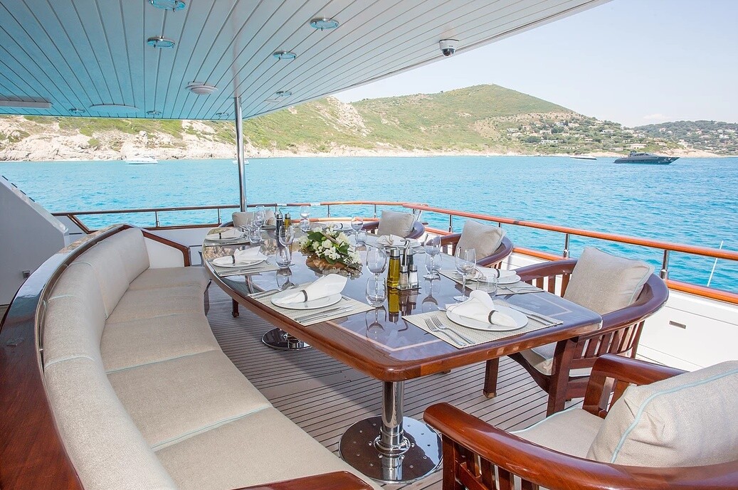 Aboard MIRAGGIO a 134ft (41.02m) luxury motor yacht , built by SIAR MOSCHINI in 1988