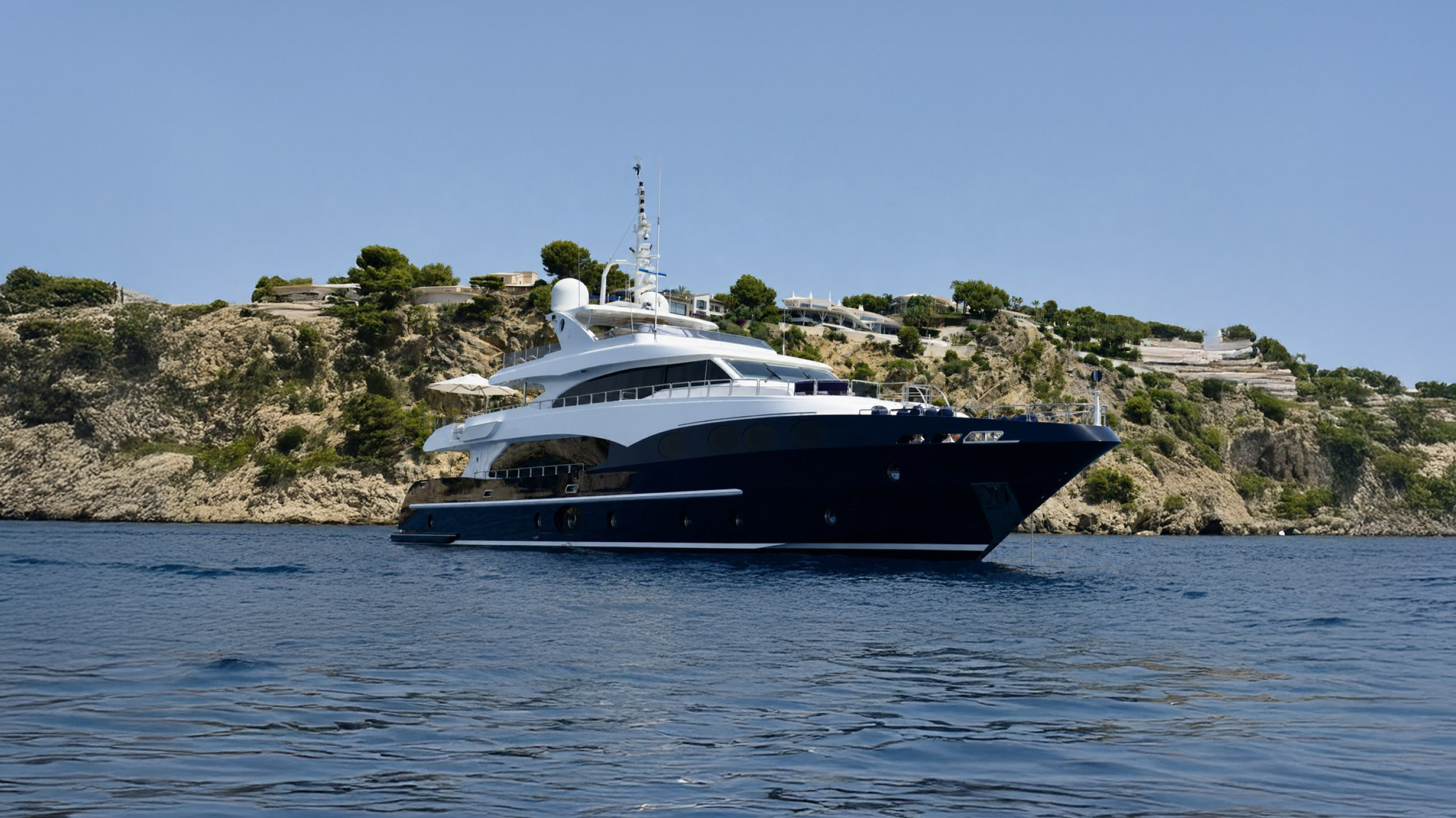 GRAND CRU motor yacht for Sale & Charter by Fraser Yachts, built by GULF CRAFT