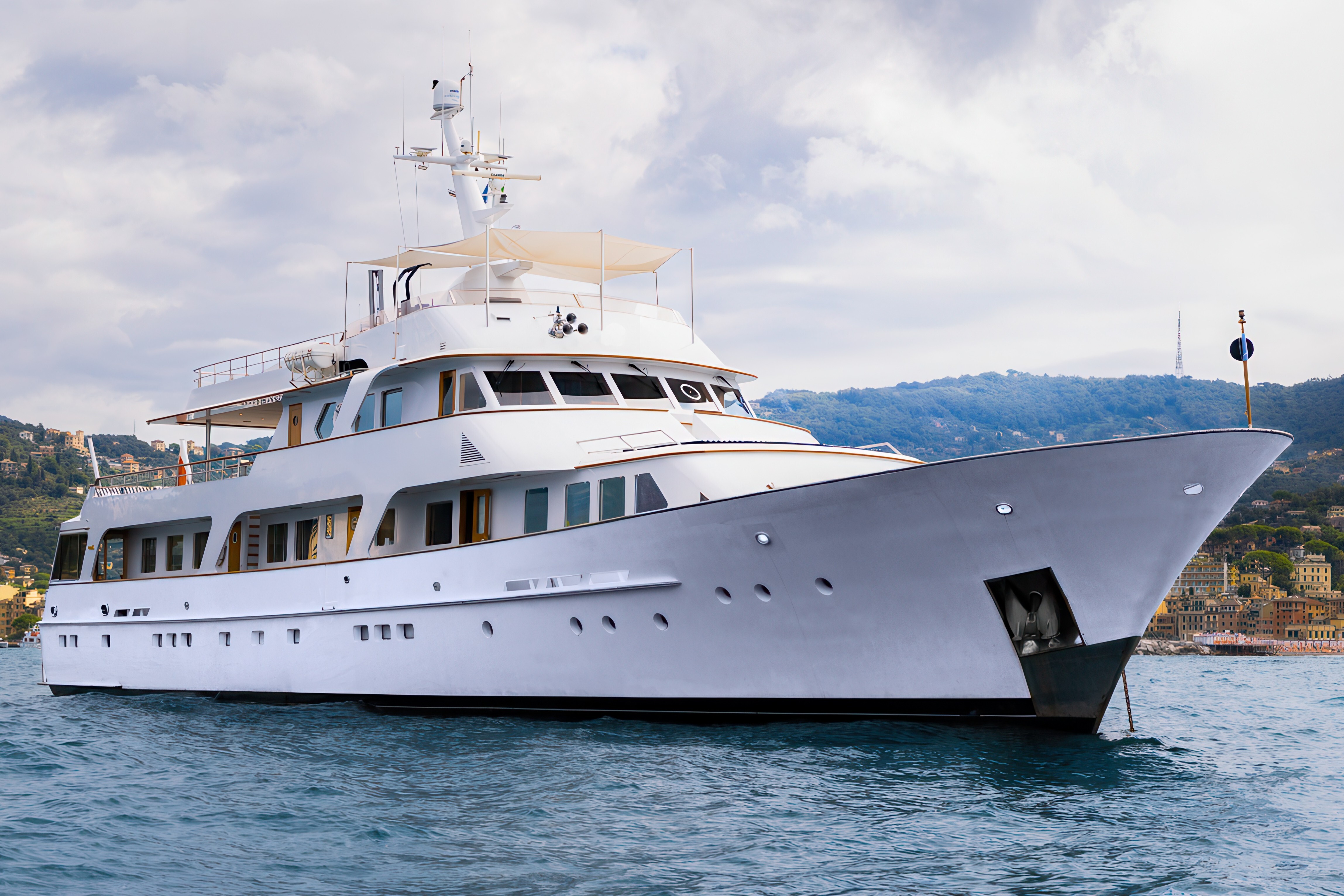 GIN TONIC motor yacht by Fraser Yachts, built by FEADSHIP