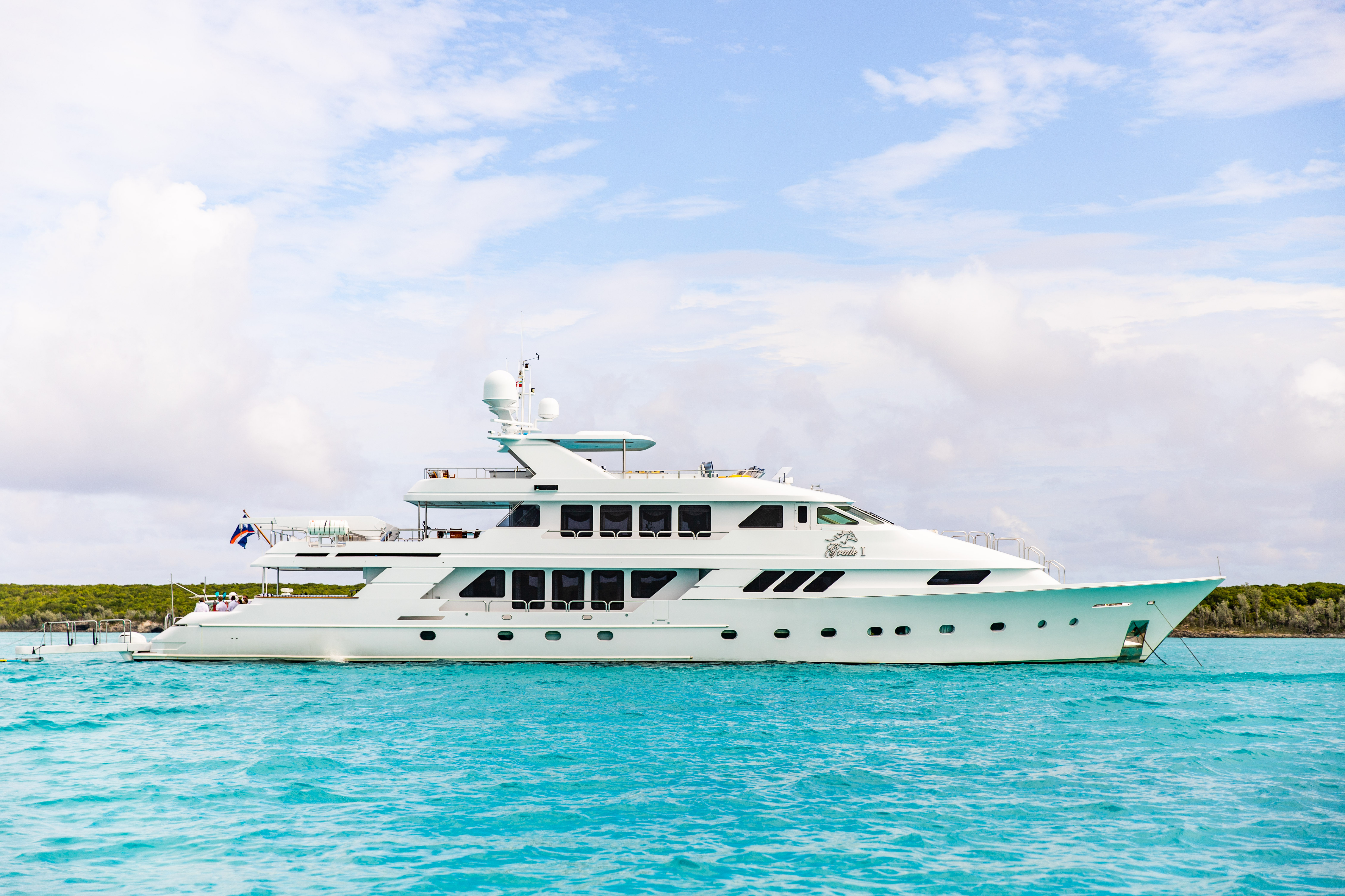 Aboard GRADE I a 142ft (43.28m) luxury motor yacht for Sale & Charter available with Fraser Yachts, built by CHRISTENSEN in 1995
