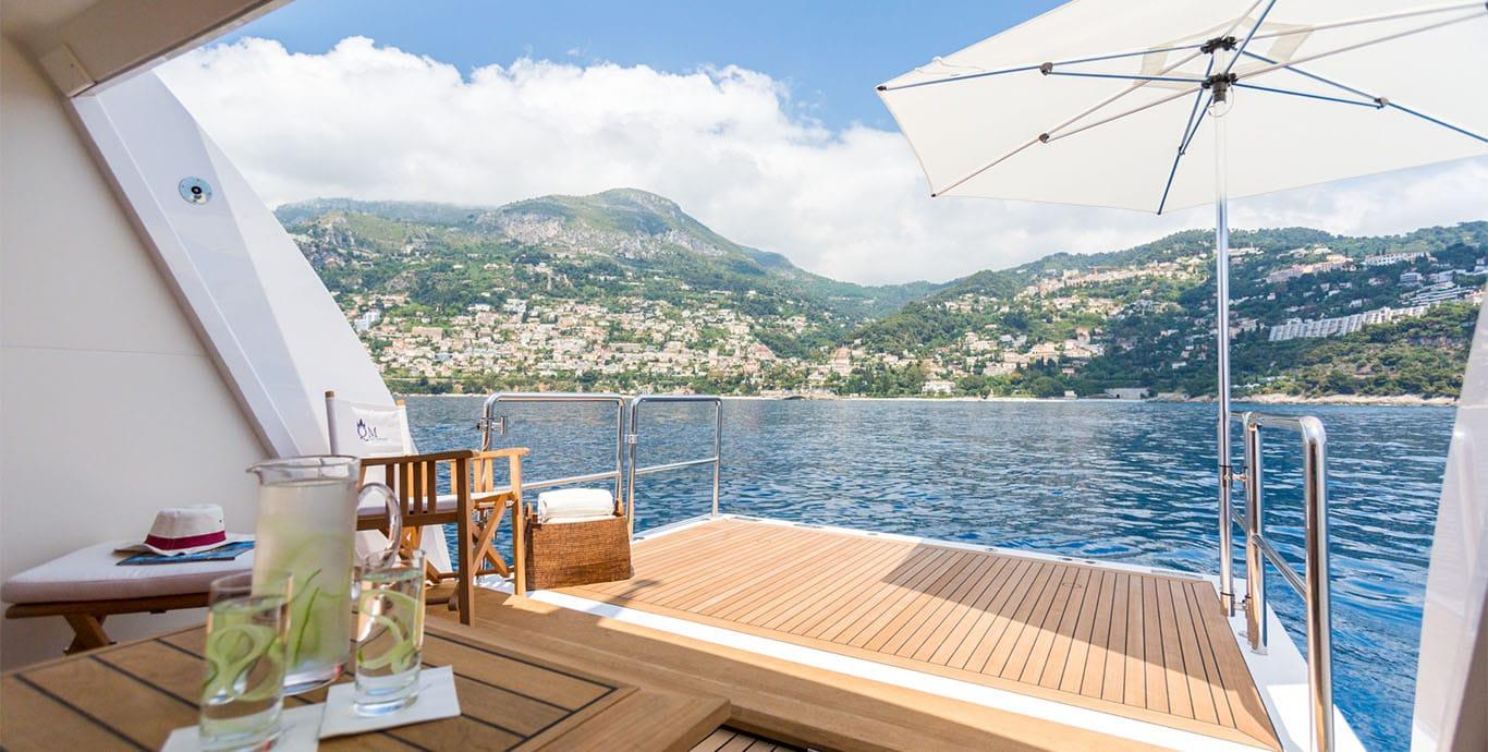 Aboard AIR a 163ft (49.9m) luxury motor yacht , built by BENETTI in 1998