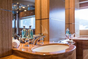 https://media.fraseryachts.com/Yachts/Y3449_MC/images/yachtfolio/friendship-6xob9brqcixe_209022-vGSVqgaZ.jpg?vh=d87457&w=310