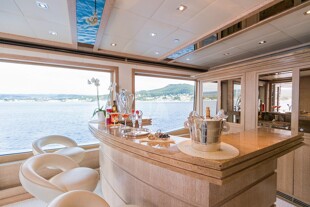 https://media.fraseryachts.com/Yachts/Y3449_MC/images/yachtfolio/friendship-bridge-deck-bar_209037-ViPQKZnr.jpg?vh=423c75&w=310