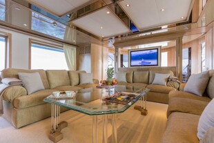 https://media.fraseryachts.com/Yachts/Y3449_MC/images/yachtfolio/friendship-bridge-deck-saloon_209036-9Xs0hWB9.jpg?vh=5d71ad&w=310