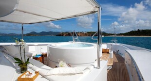 https://media.fraseryachts.com/Yachts/Y3449_MC/images/yachtfolio/friendship-master-cabin-jacuzzi-terrace_209049-CfSFqtM8.jpg?vh=6d909f&w=310