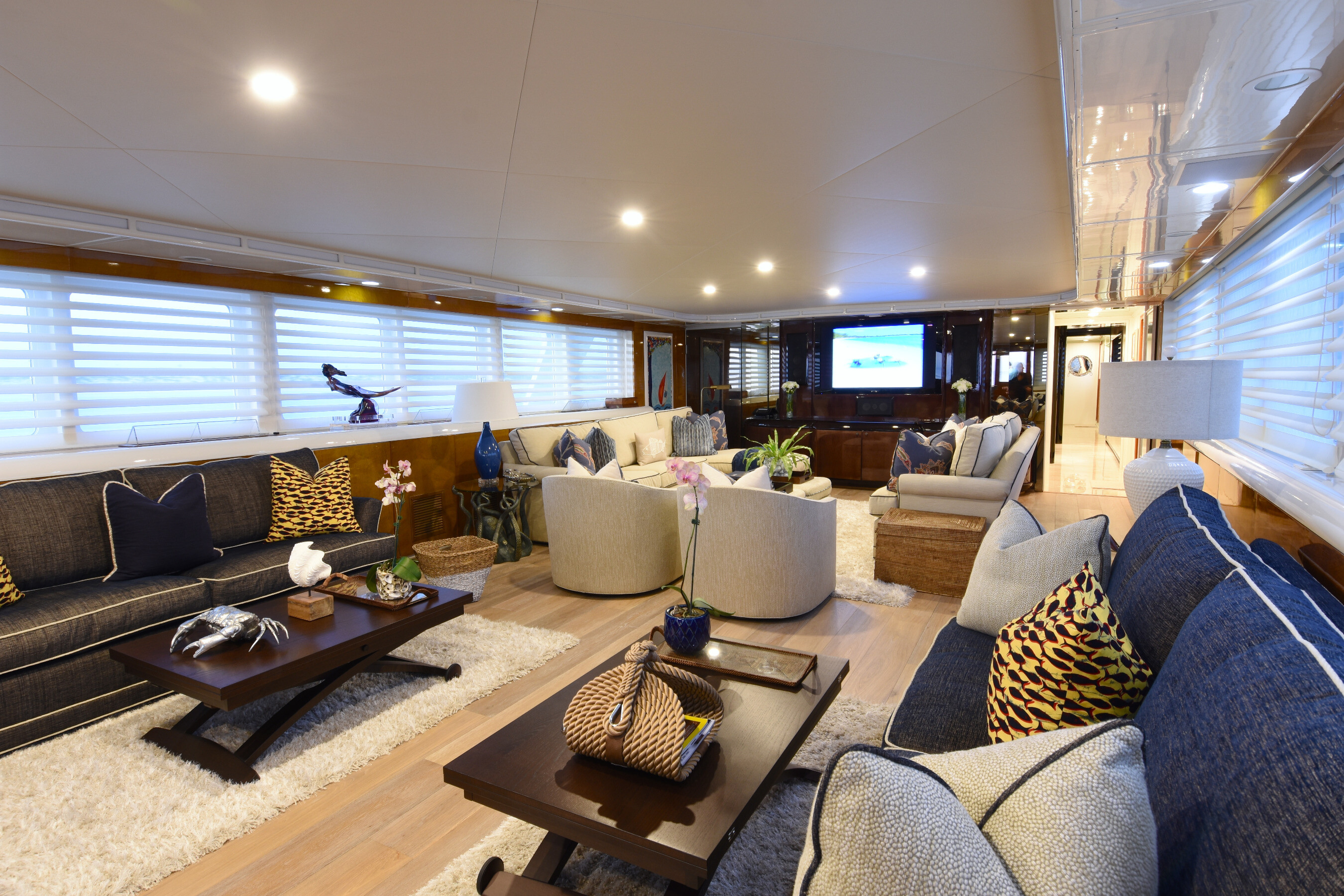 Aboard BIG EAGLE a 172ft (52.43m) luxury motor yacht for Charter available with Fraser Yachts, built by MIE SHIPYARD in 1980