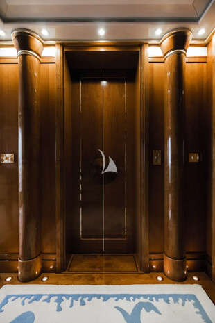 https://media.fraseryachts.com/Yachts/Y3480_MC/images/yachtfolio/olympus-elevator_401734-7tQwIVFV.jpg?vh=c99f0c&w=310