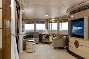 https://media.fraseryachts.com/Yachts/Y3480_MC/images/yachtfolio/olympus-master-cabin-lounge_401746-CK6CZEXD.jpg?vh=7a3886&w=310