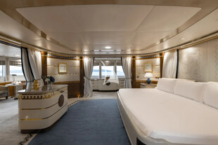 https://media.fraseryachts.com/Yachts/Y3480_MC/images/yachtfolio/olympus-master-cabin_401744-wnFvmNPp.jpg?vh=bdf80f&w=310