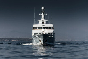 https://media.fraseryachts.com/Yachts/Y3480_MC/images/yachtfolio/olympus-olympus_401721-OcY3mH3m.jpg?vh=07eee8&w=310