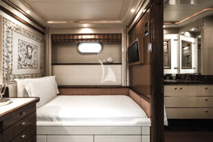 https://media.fraseryachts.com/Yachts/Y3480_MC/images/yachtfolio/olympus-single-cabin-stbd_401755-Y9BMxvDD.jpg?vh=d87297&w=310