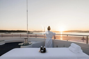https://media.fraseryachts.com/Yachts/Y3480_MC/images/yachtfolio/olympus-sun-deck-massage_401762-NO0M9mX1.jpg?vh=4fdea8&w=310