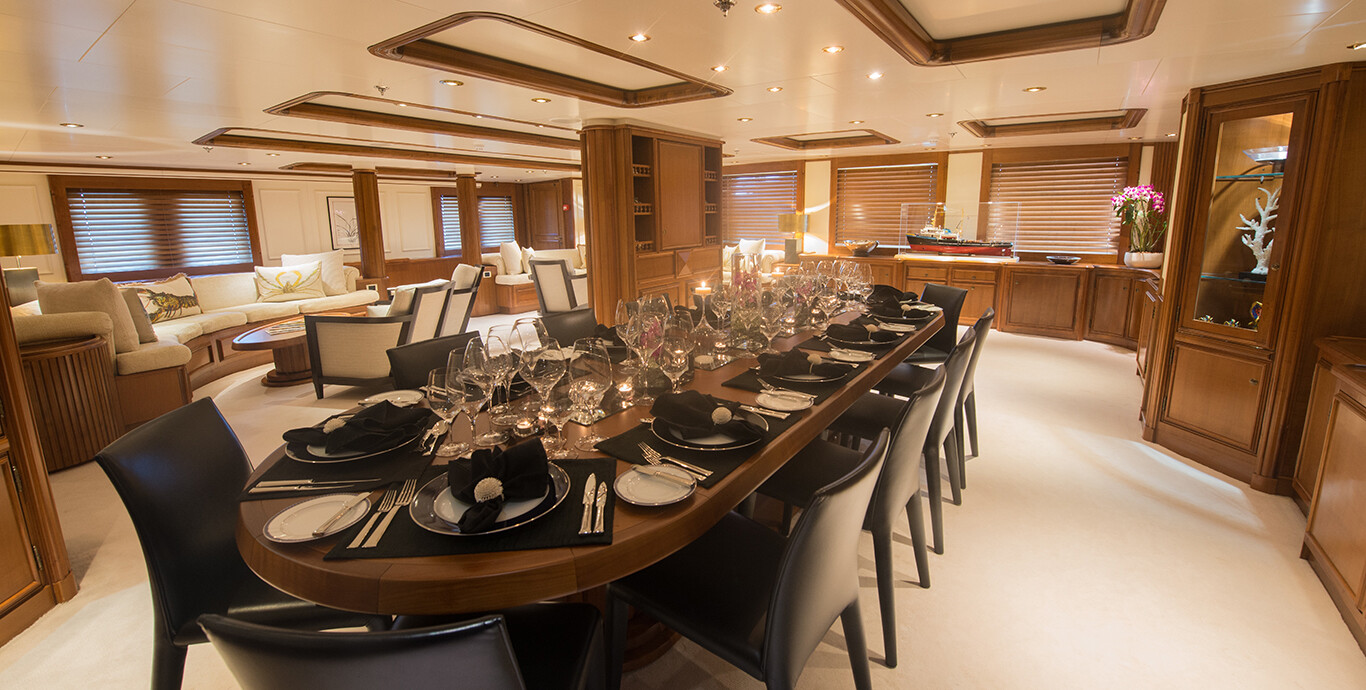 Seawolf_Main salon dining-gLR6XEBS.jpg
