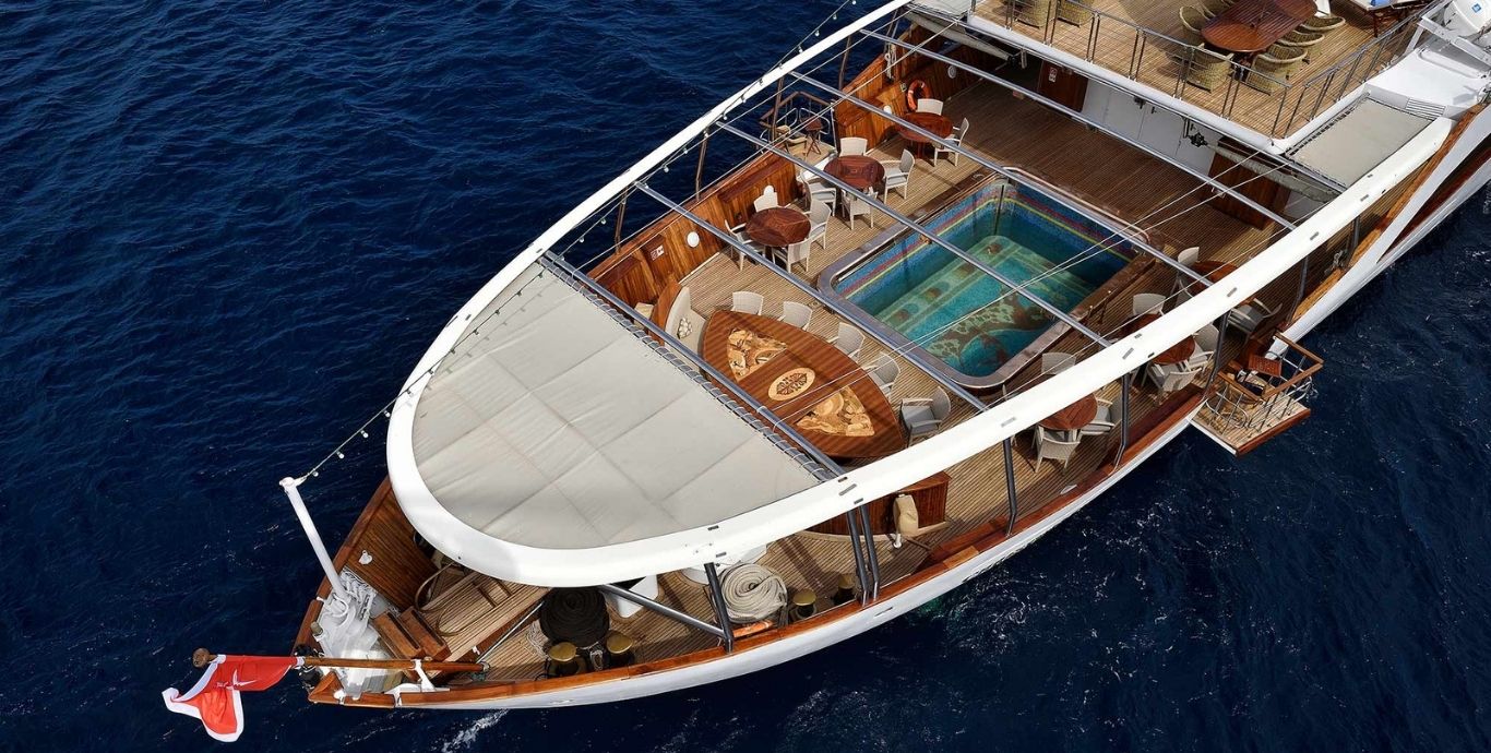 Aboard CHRISTINA O a 325ft (99.06m) luxury motor yacht , built by CANADIAN VICKERS in 1943
