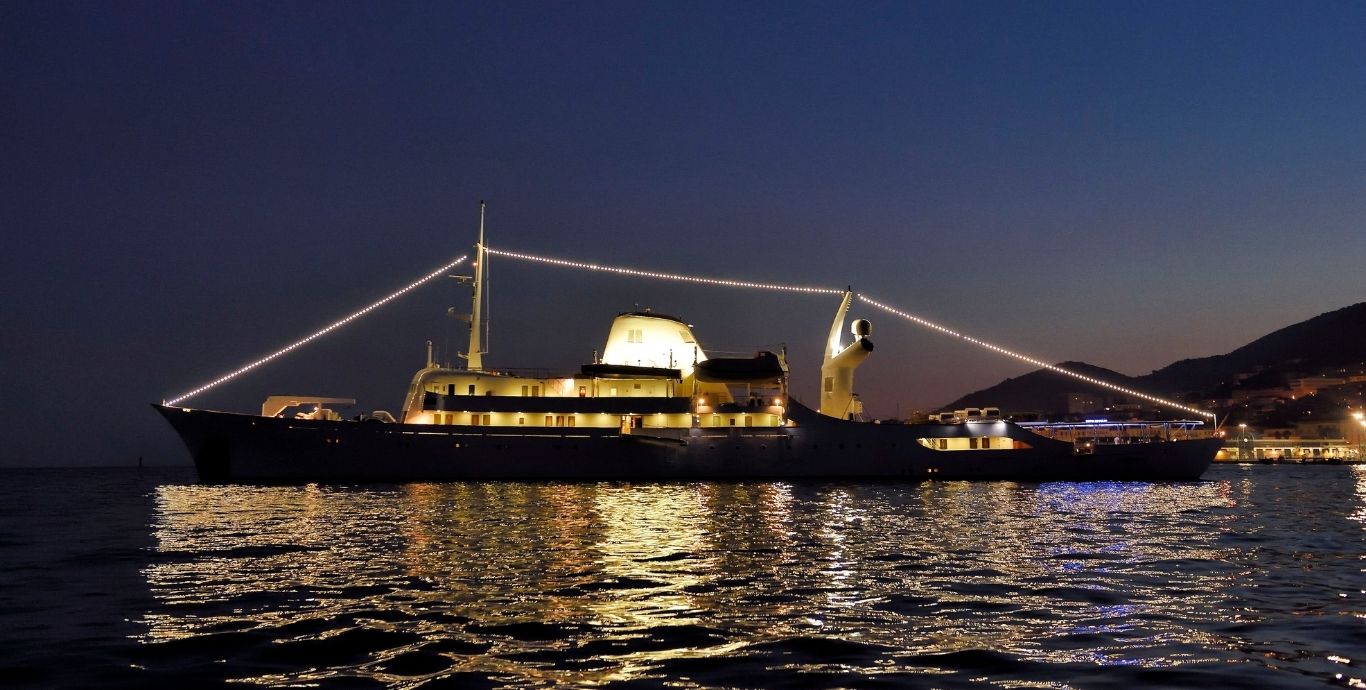 Aboard CHRISTINA O a 325ft (99.06m) luxury motor yacht , built by CANADIAN VICKERS in 1943