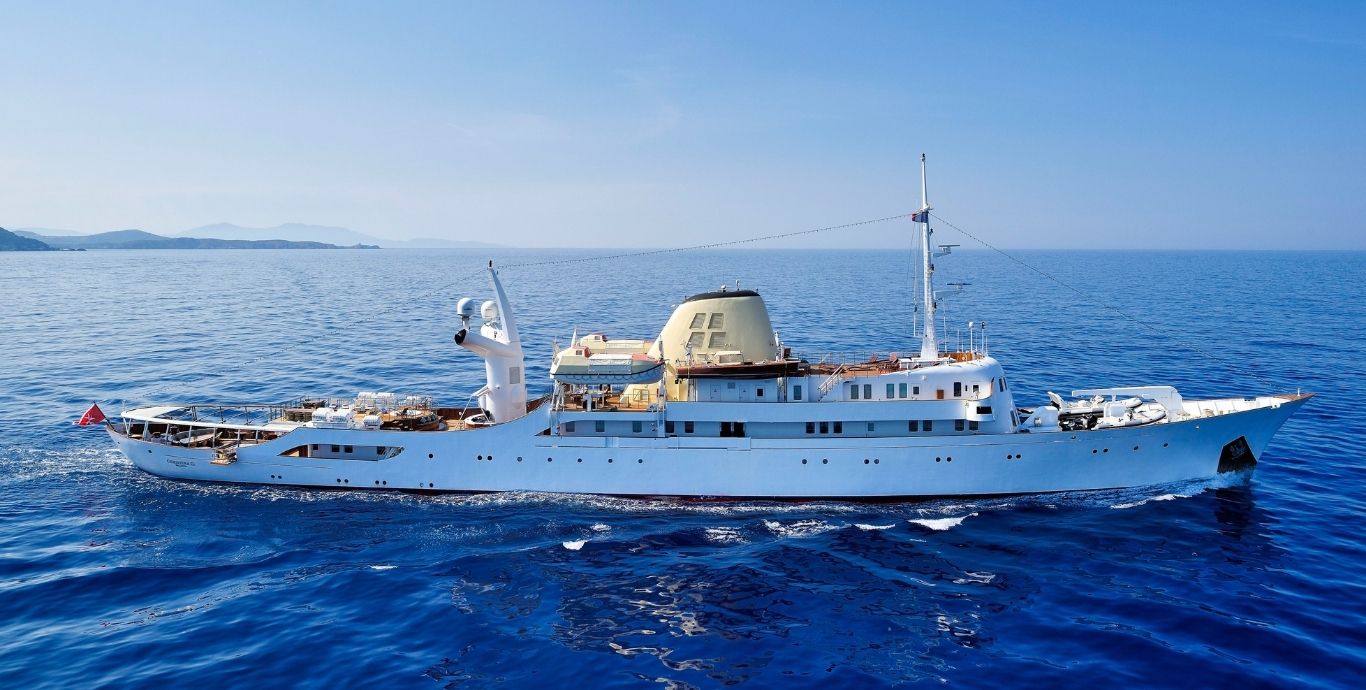 Aboard CHRISTINA O a 325ft (99.06m) luxury motor yacht , built by CANADIAN VICKERS in 1943