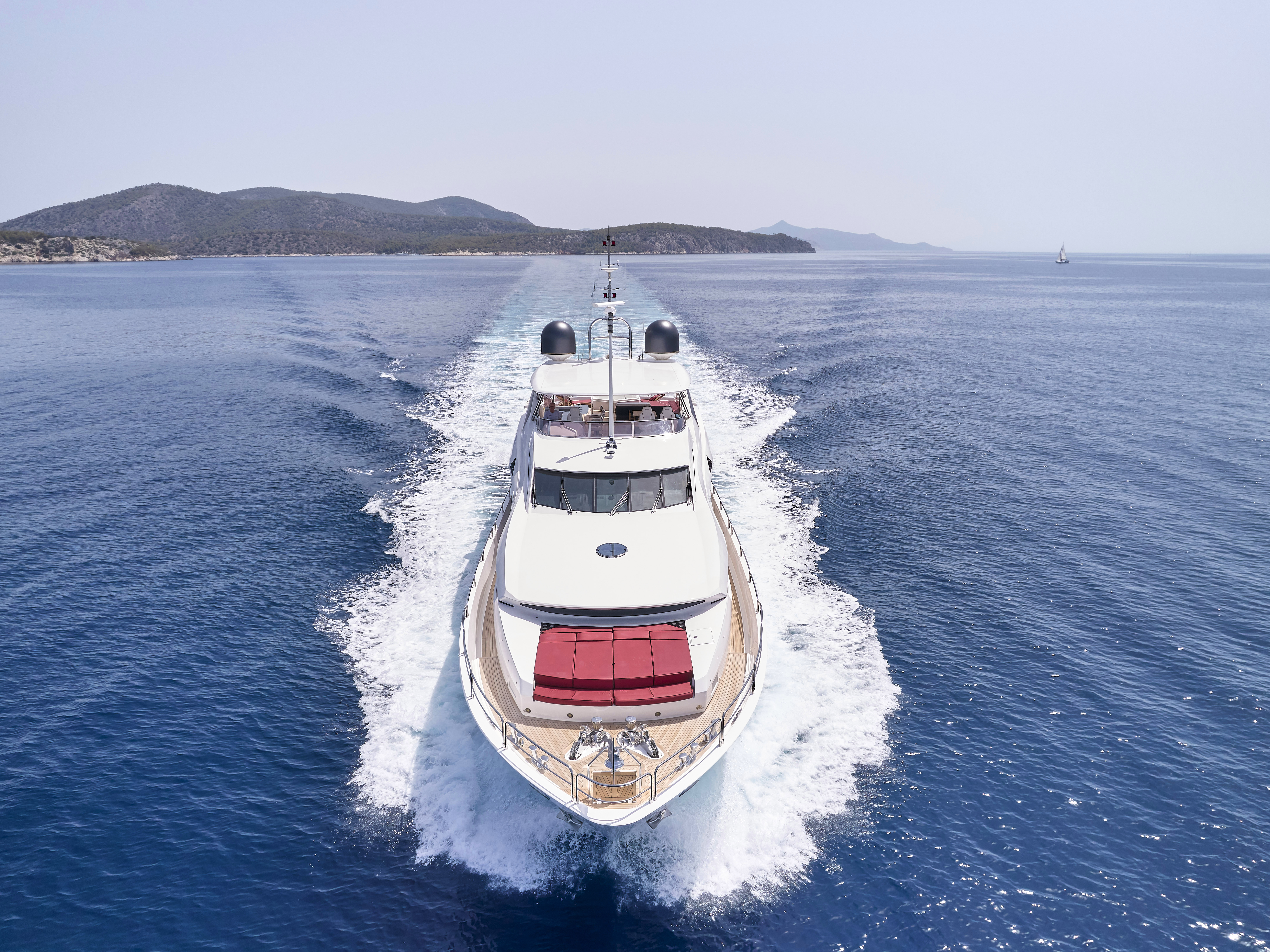 Aboard WHITE PEARL I a 111ft (33.91m) luxury motor yacht for Charter available with Fraser Yachts, built by SUNSEEKER in 2010