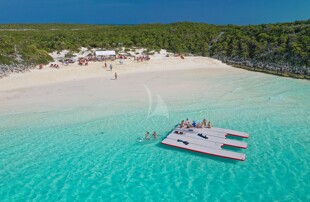 https://media.fraseryachts.com/Yachts/Y3745_MC_MC/images/yachtfolio/bold-cruising-in-exumas_171840-ohspxOEo.jpg?vh=a31a56&w=310