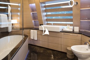 https://media.fraseryachts.com/Yachts/Y3745_MC_MC/images/yachtfolio/bold-master-cabin_137753-sJD7QgAa.jpg?vh=1a01f9&w=310