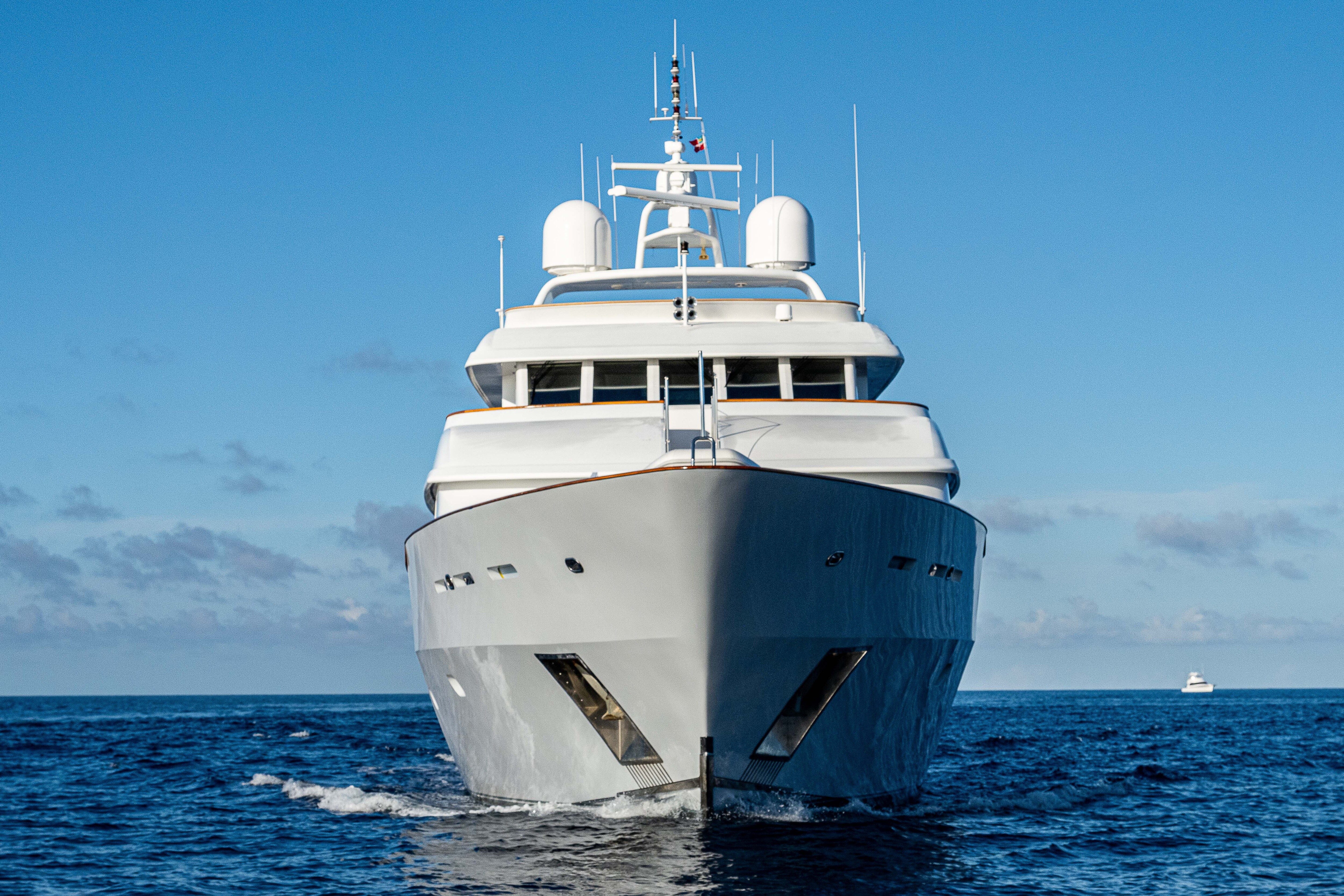 Aboard PACKAGE DEAL a 131ft (40.2m) luxury motor yacht , built by TRIDENT in 1999