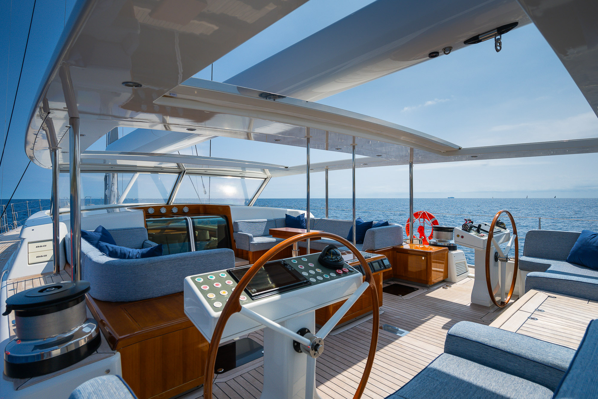 04_Selena_Deck Facing Forward-Nf18xmmt.jpg