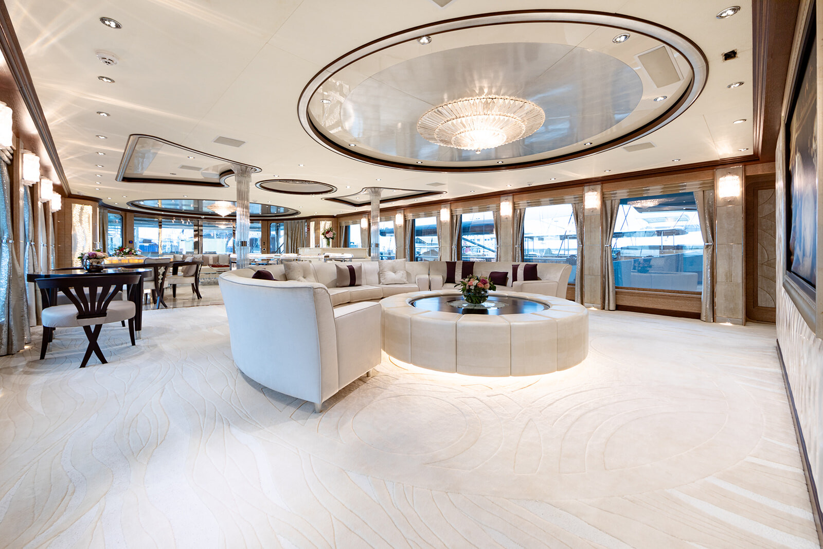 Aboard QUEEN MAVIA a 203ft (62m) luxury motor yacht for Sale available with Fraser Yachts, built by OCEANCO in 2001