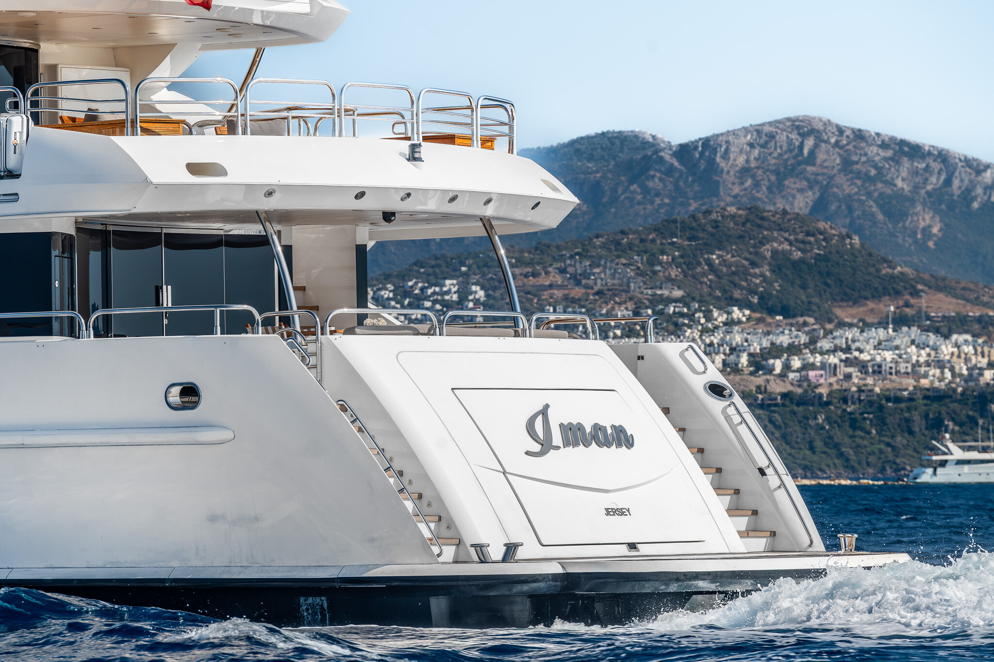 Aboard IMAN a 124ft (37.99m) luxury motor yacht for Sale available with Fraser Yachts, built by SUNSEEKER in 2009