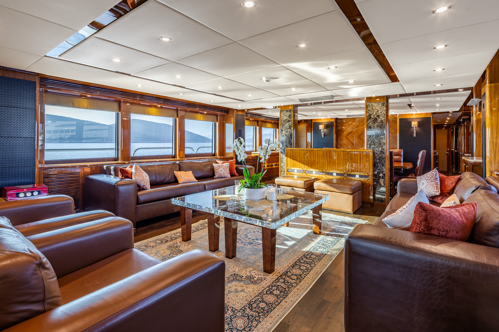 Aboard IMAN a 124ft (37.99m) luxury motor yacht for Sale available with Fraser Yachts, built by SUNSEEKER in 2009