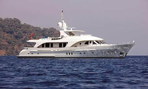 Aboard LITTLE PERLE a 98ft (29.9m) luxury motor yacht , built by MOONEN SHIPYARD in 2008