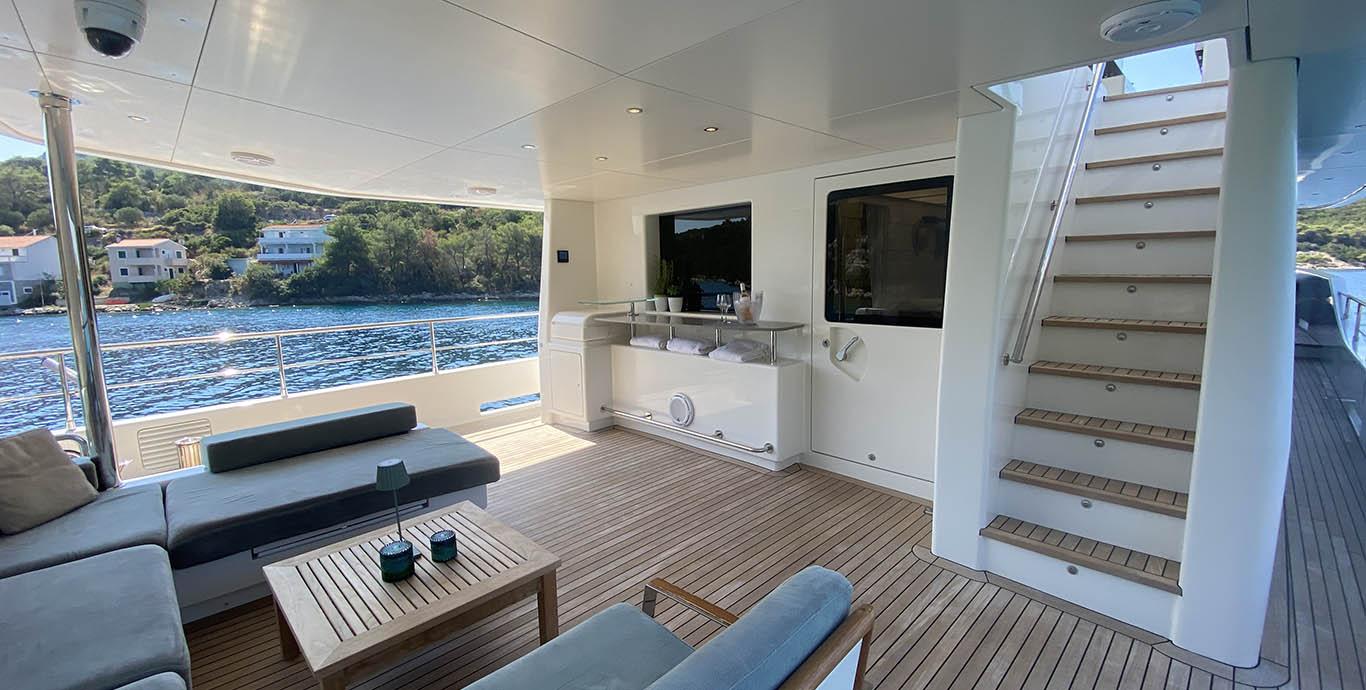 Aboard YES a ft (27m) luxury motor yacht , built by CANTIERE DELLE MARCHE in 2014