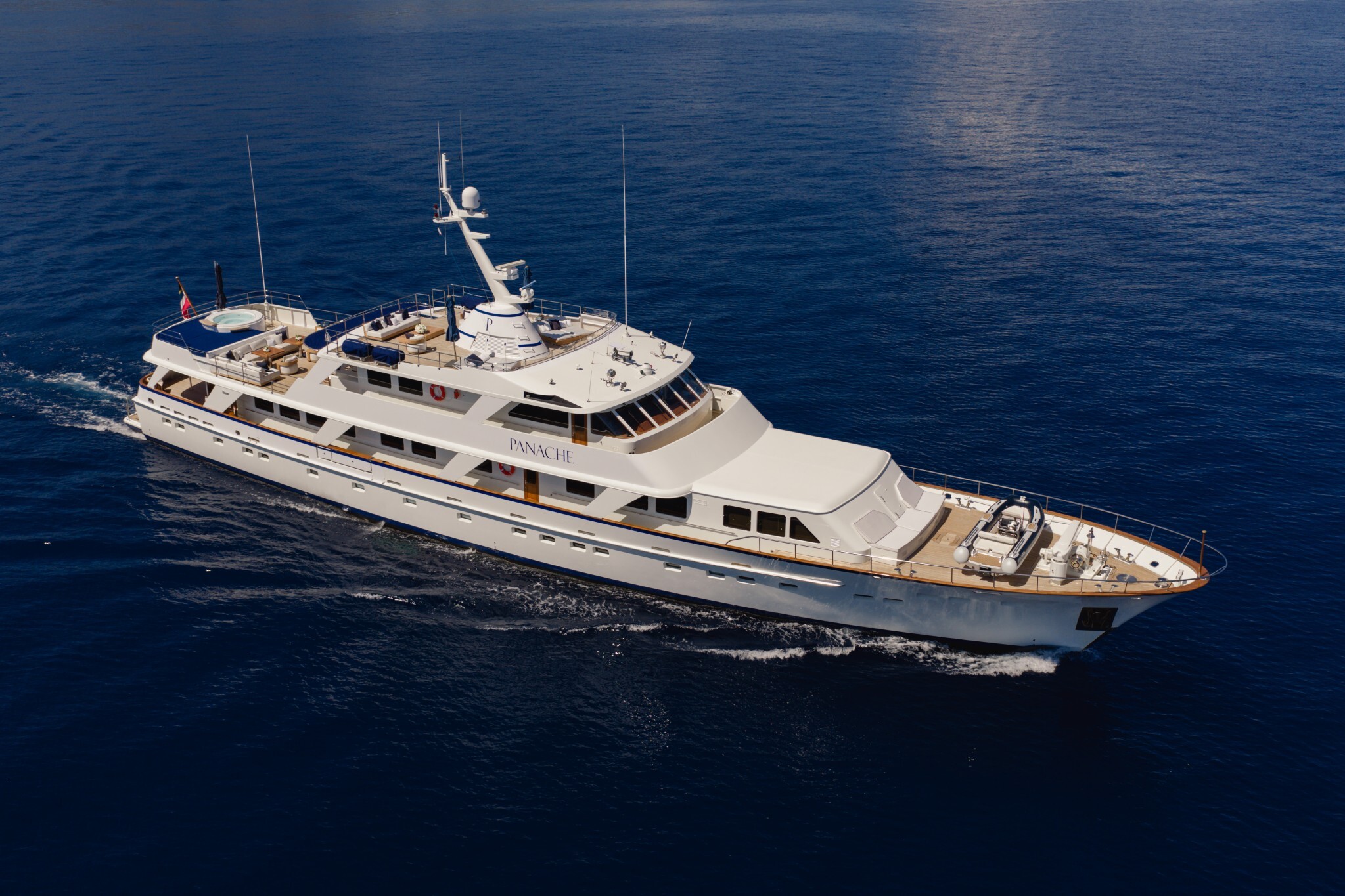 PANACHE_03_Cruising starboard side_Panache - Drone-9 (Custom)_LR-46sLEjAb.jpg