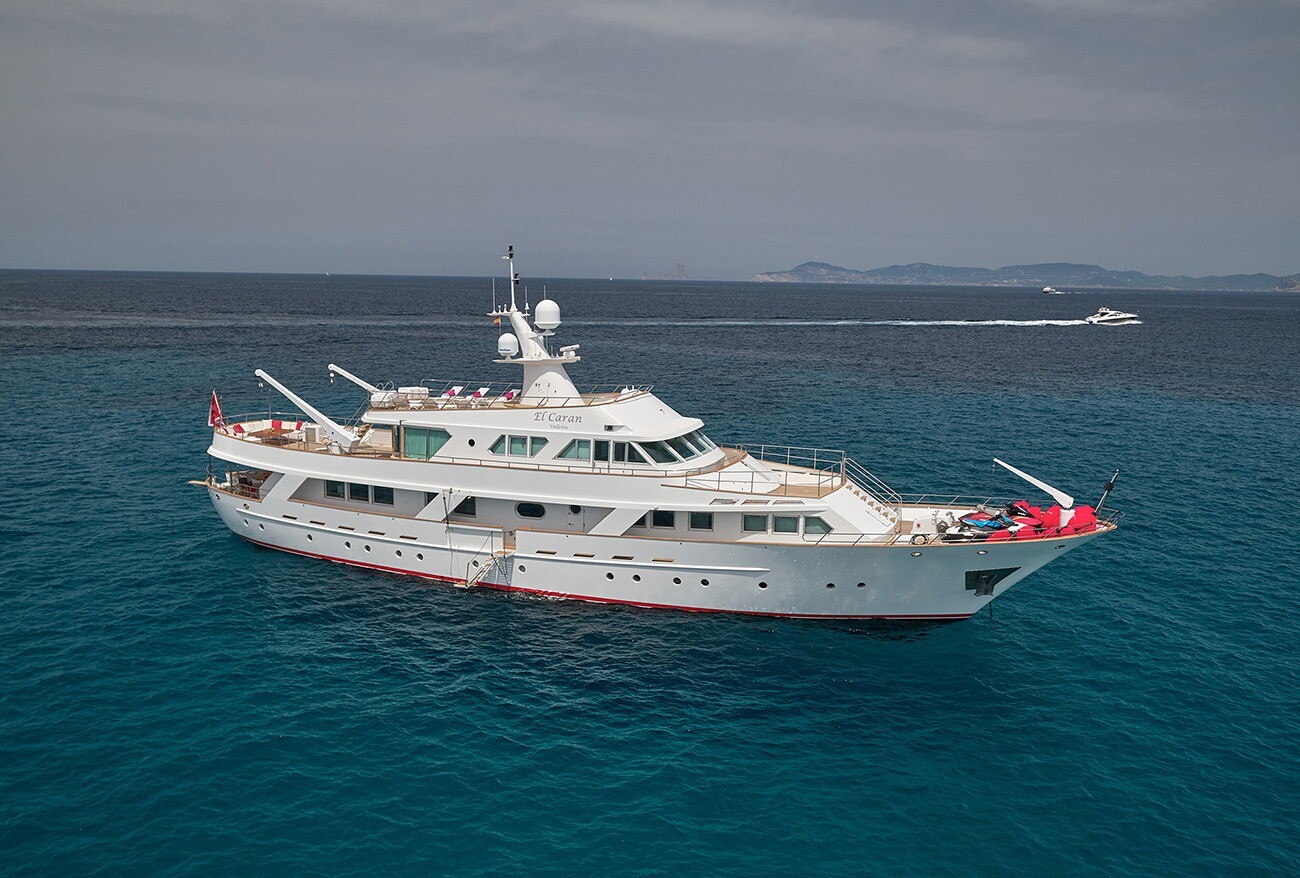 $300,000 price drop on 31m Hatteras motor yacht Tie Breaker