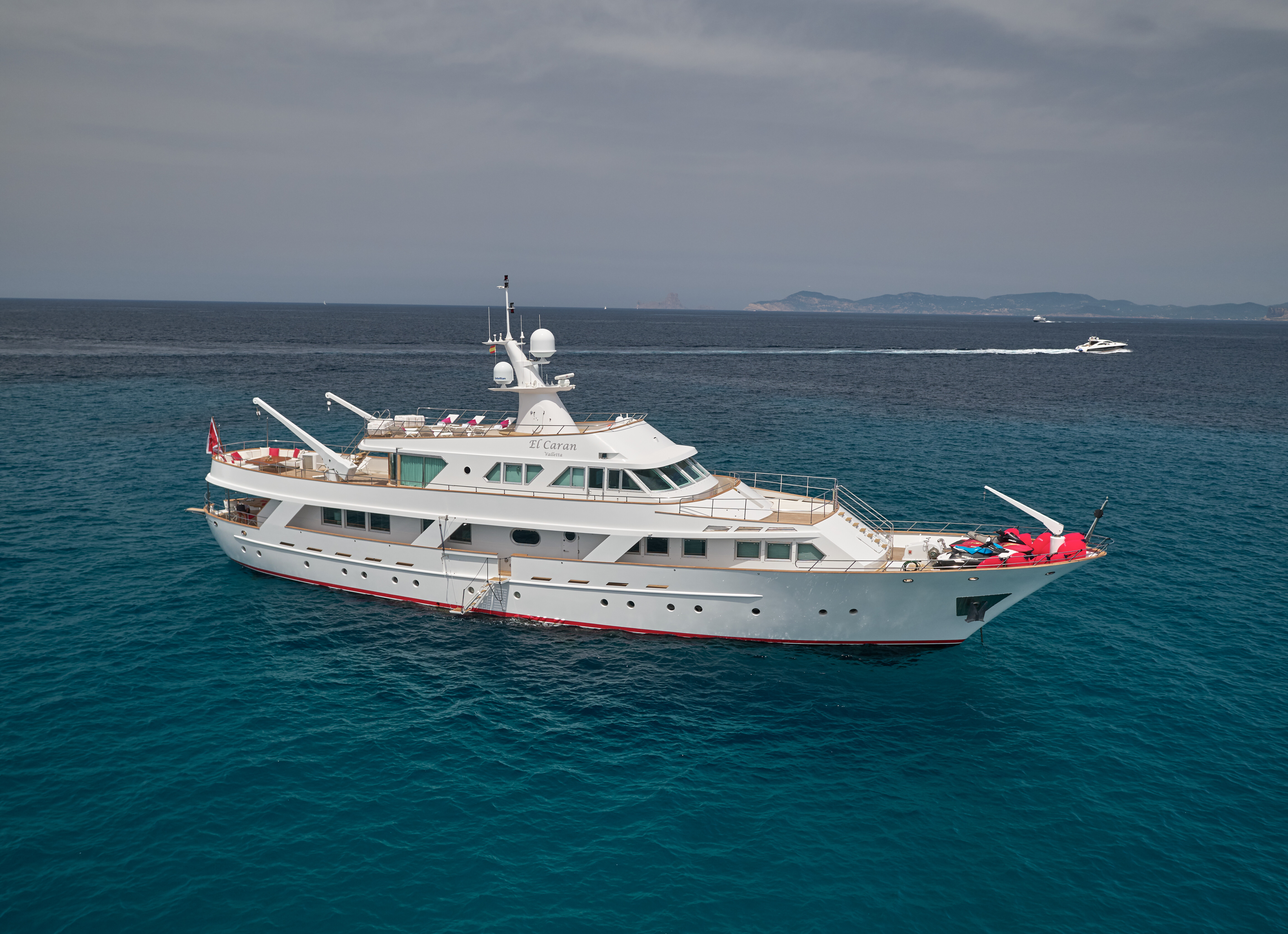 Aboard EL CARAN a 128ft (39.08m) luxury motor yacht for Sale & Charter available with Fraser Yachts, built by BENETTI in 1977